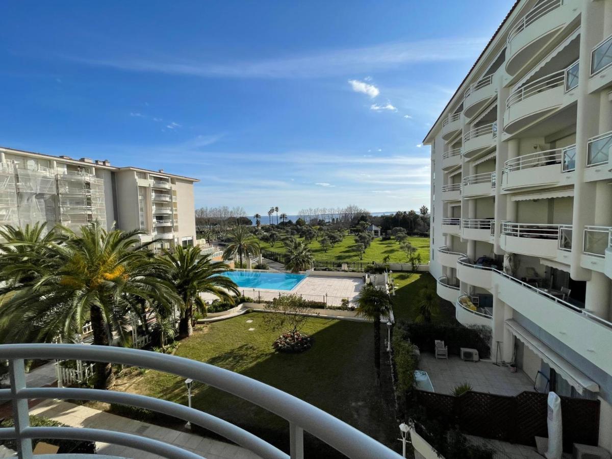 Appartement Tout Confort Vue Mer Antibes Exteriör bild